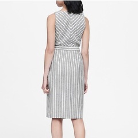 Banana Republic Gray and White Striped Midi Dress - Picture 4 of 7